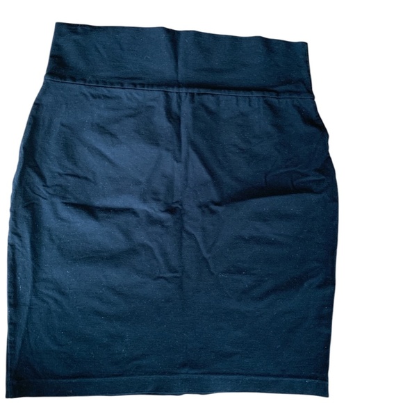 Eileen Fisher Stretch Crepe Pencil Skirt – Black (Size S/P) | Effortless - Picture 2 of 3